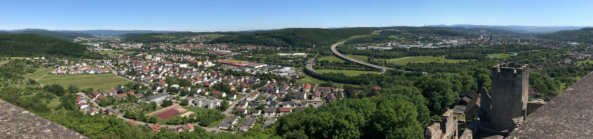 Panorama: Blick von der Burg Rötteln auf Lörrach