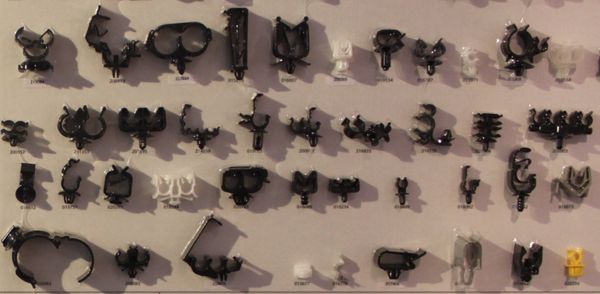 Ausstellungswand: Kleinteile, Verbindungsstücke von ARaymond